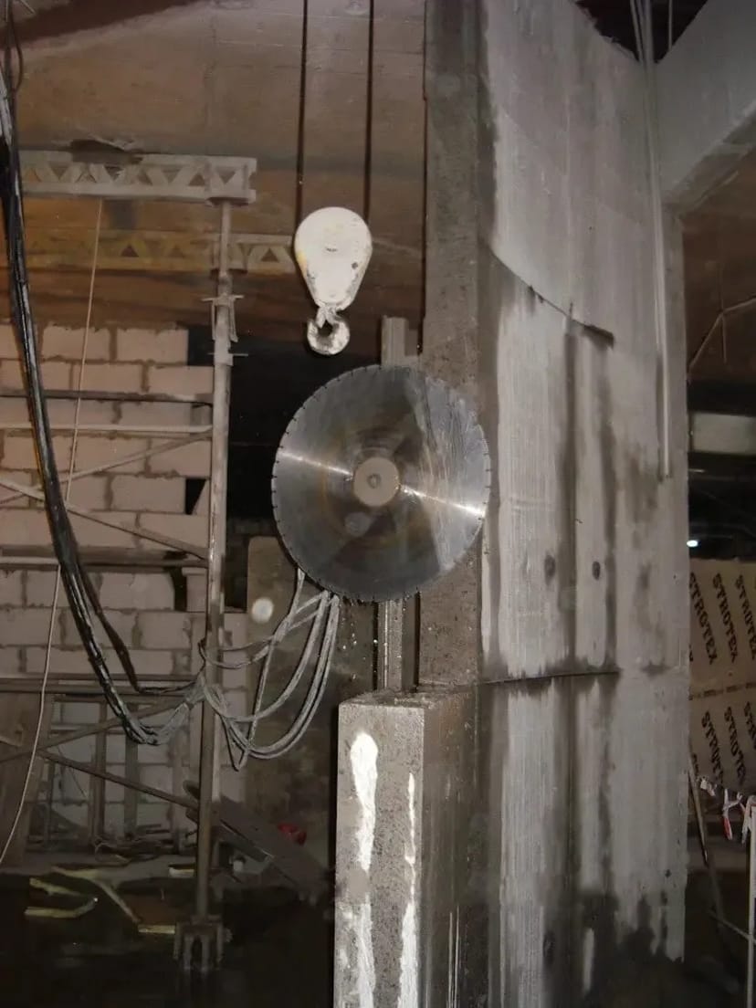 Алмазне різання прорізів