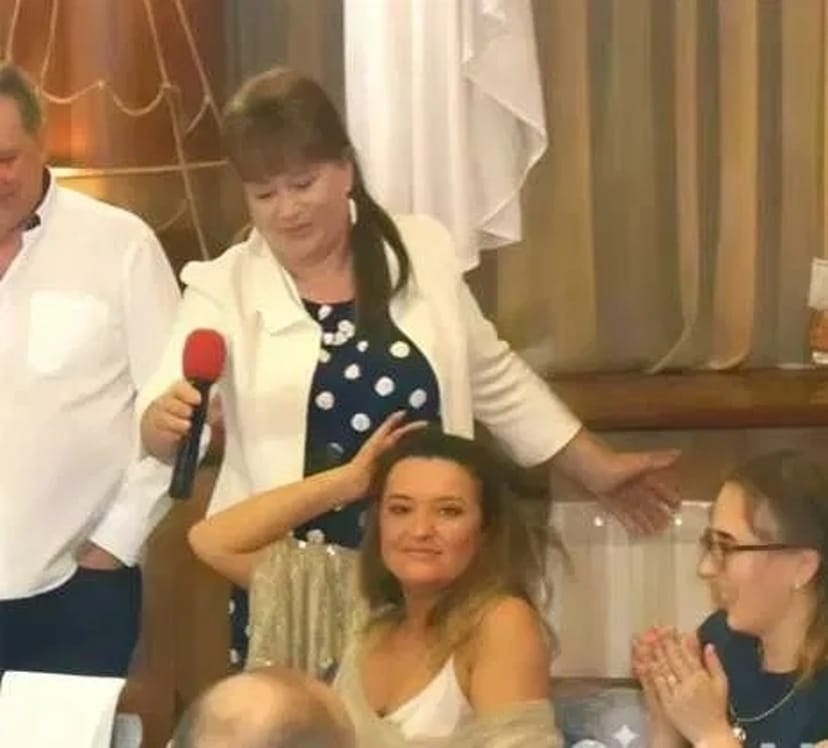 Ведуча-тамада.Музика.Дим.Холодні фонтани. Декор.