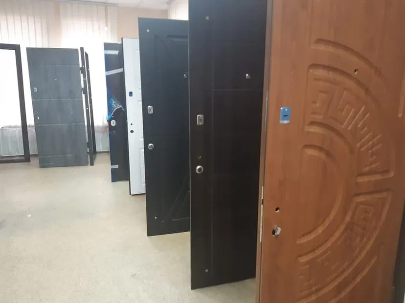 Вхідні двері з установкою — оновіть свій дім вже сьогодні!