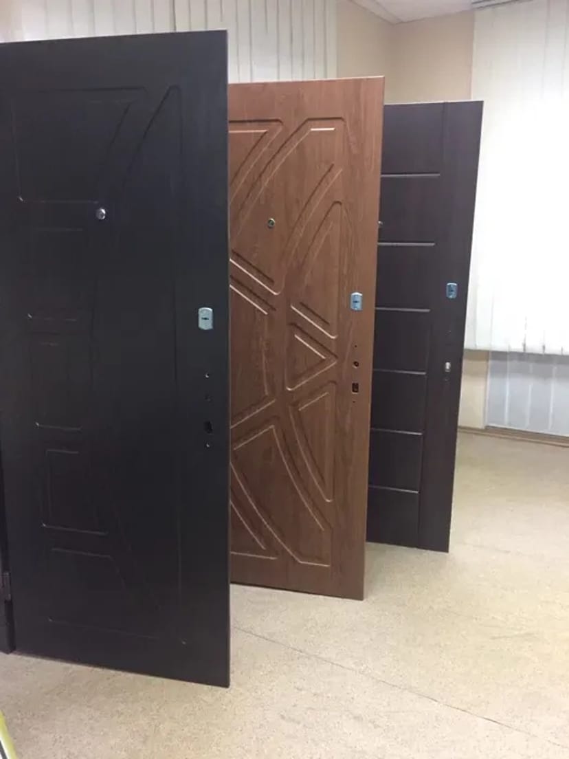 Вхідні двері з установкою — оновіть свій дім вже сьогодні!