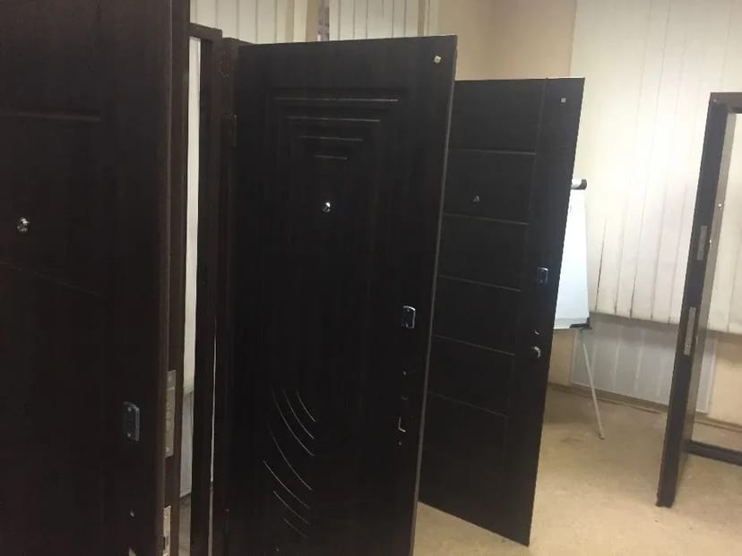 Вхідні двері з установкою — оновіть свій дім вже сьогодні!