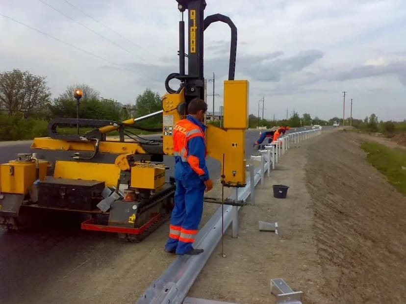 Професійний монтаж та ремонт бар'єрного огородження.