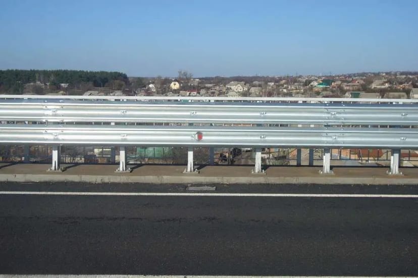 Професійний монтаж та ремонт бар'єрного огородження.