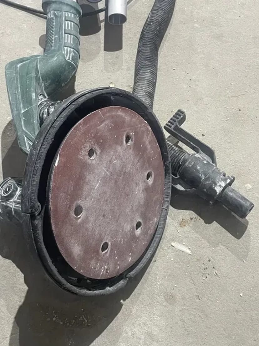 Жираф. Шліфувальна машина для стін.