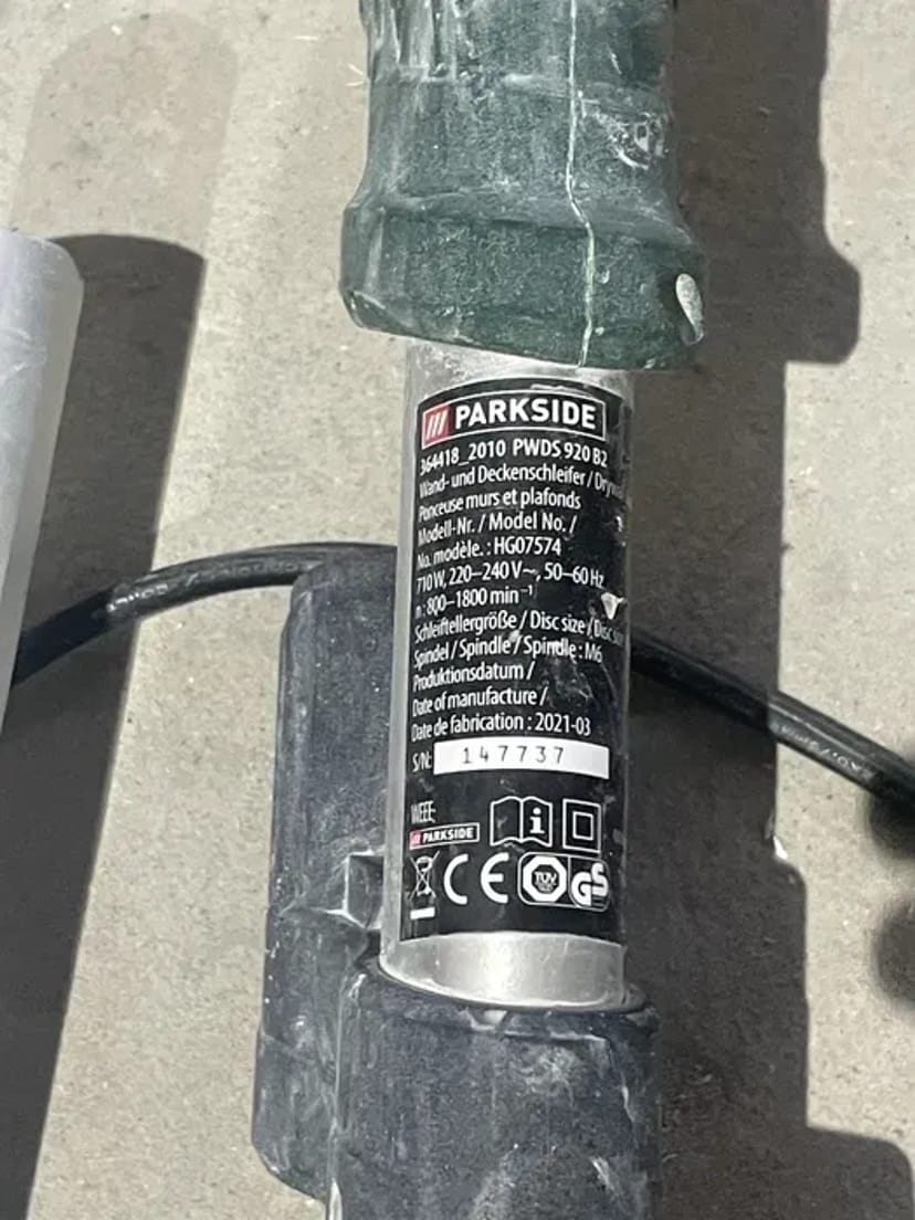 Жираф. Шліфувальна машина для стін.