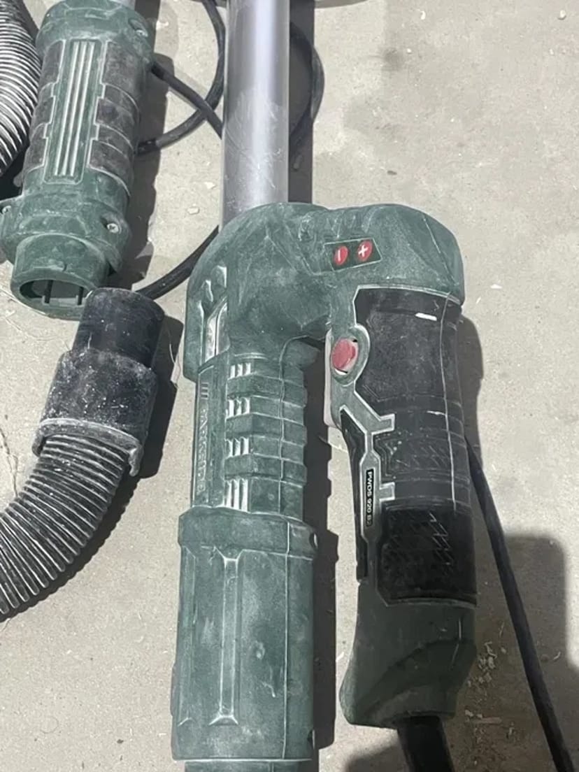 Жираф. Шліфувальна машина для стін.