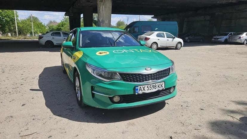 Автомобіль під таксі або для особистих цілей.