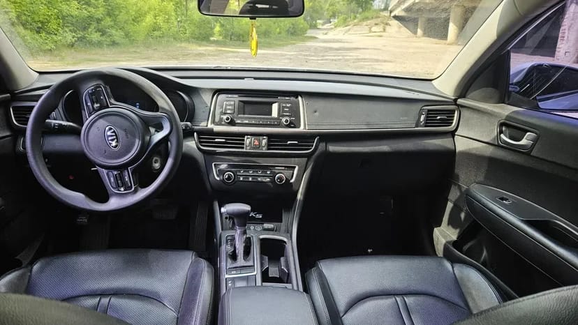 Автомобіль під таксі або для особистих цілей.