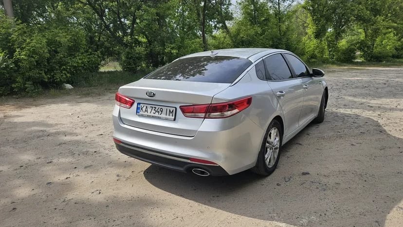 Автомобіль під таксі або для особистих цілей.