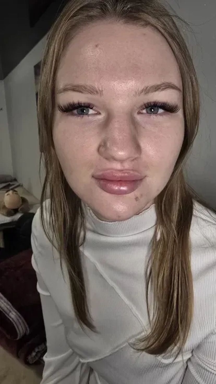 Нарощення вій від 400 грн! фарбування та ламінування брів.