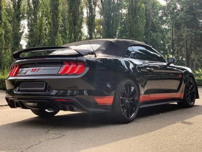 427 Кабриолет Ford Mustang GT 5.0 черный в Киеве