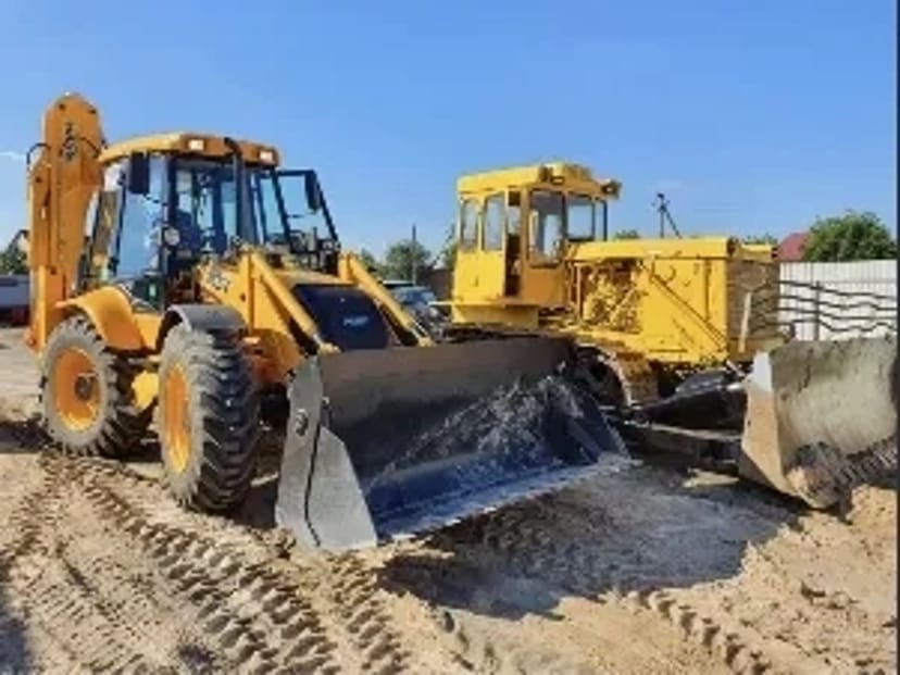 Екскаватор-навантажувач