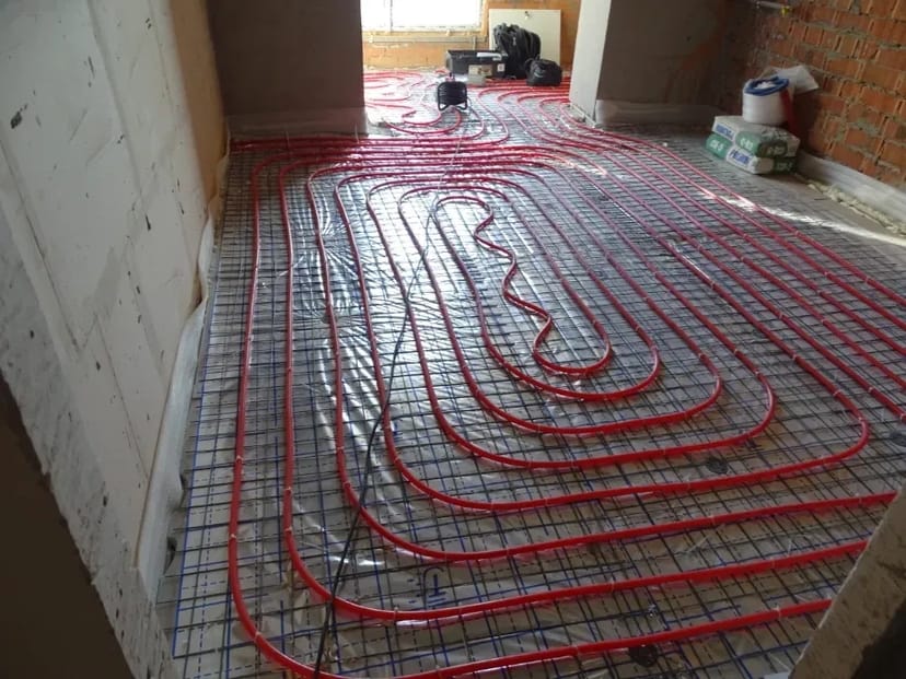 Стяжка підлоги. Штукатурка стін. Монтаж теплої підлоги. Сантехніка.