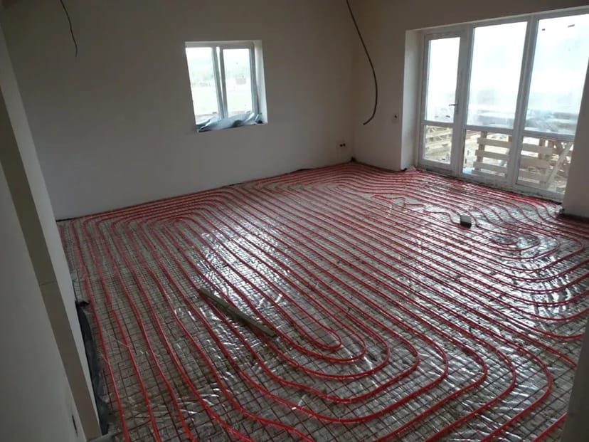 Стяжка підлоги. Штукатурка стін. Монтаж теплої підлоги. Сантехніка.