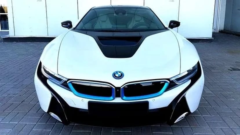 194 Спорткар BMW I8 без водія на фотозйомку відео
