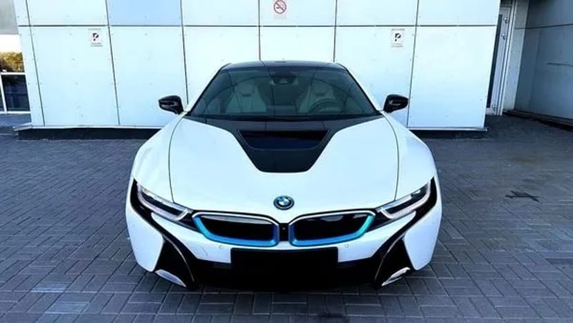 194 Спорткар BMW I8 без водія на фотозйомку відео