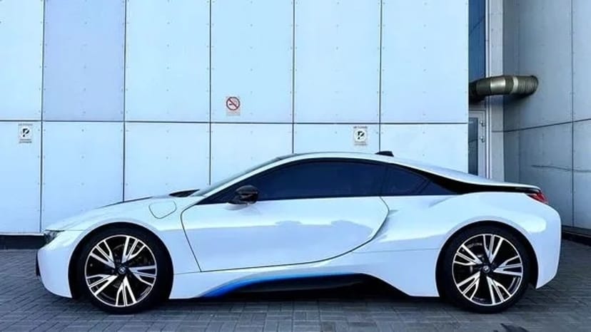 194 Спорткар BMW I8 без водія на фотозйомку відео