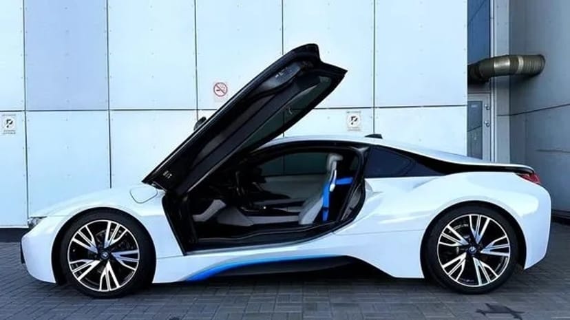 194 Спорткар BMW I8 без водія на фотозйомку відео