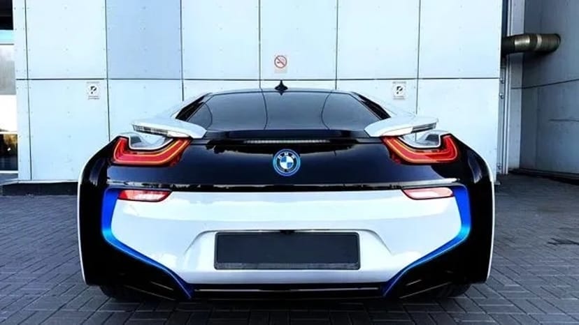 194 Спорткар BMW I8 без водія на фотозйомку відео