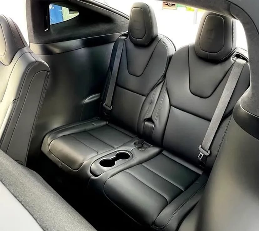 121 Tesla Model X чорна без водія у Києві