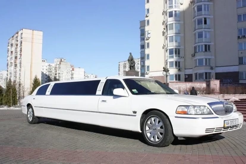 044 Лімузин на веcілля Lincoln Town Car 120 NEW