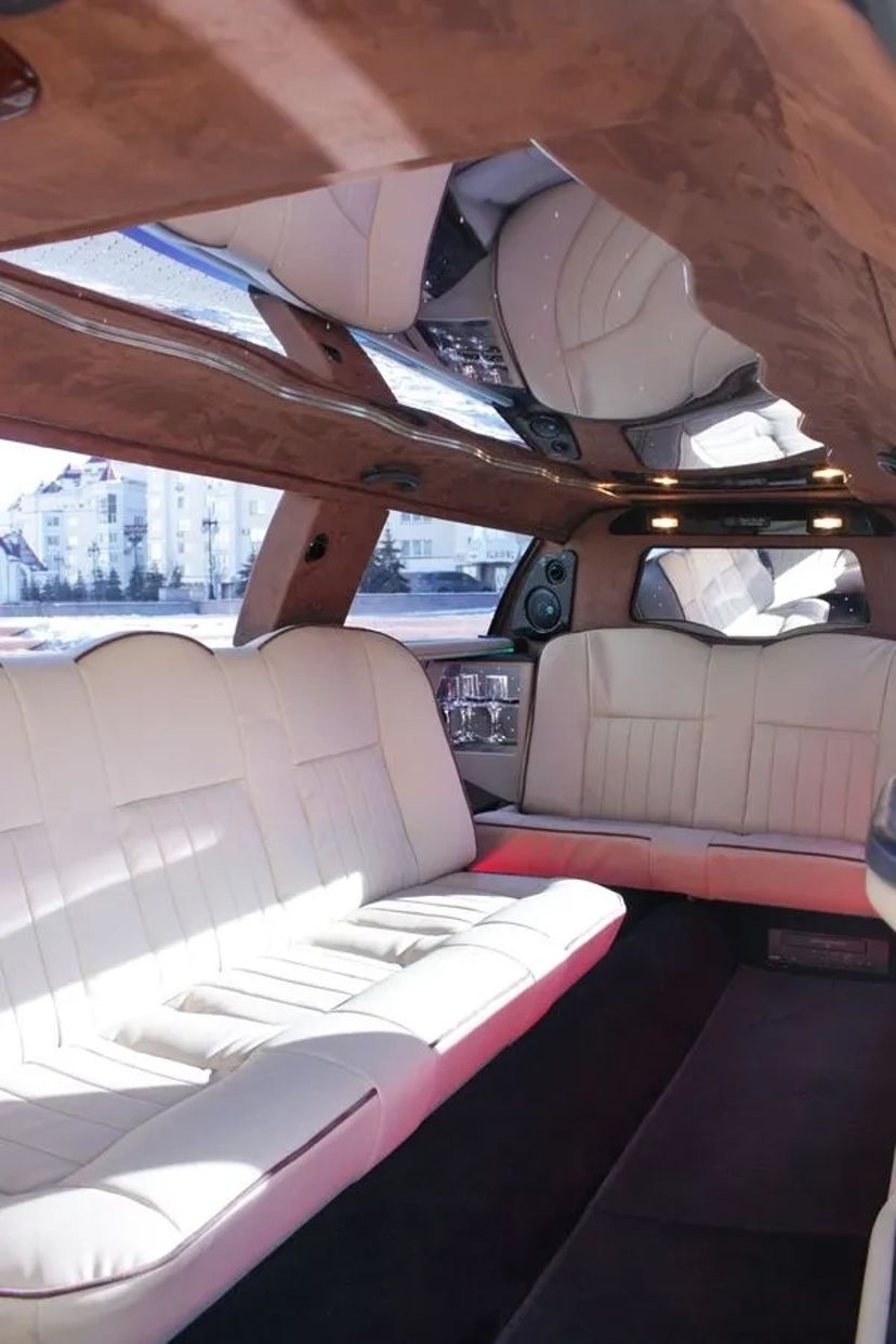 044 Лімузин на веcілля Lincoln Town Car 120 NEW