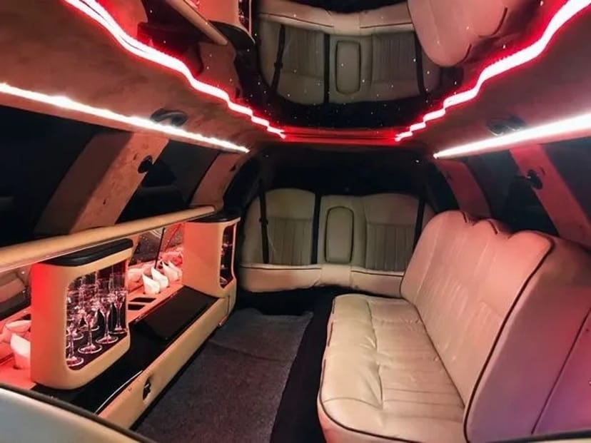 044 Лімузин на веcілля Lincoln Town Car 120 NEW