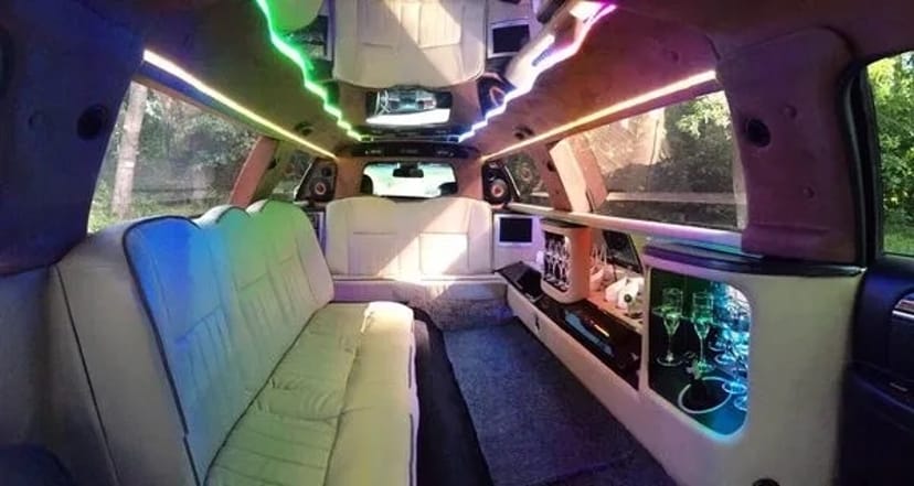 044 Лімузин на веcілля Lincoln Town Car 120 NEW