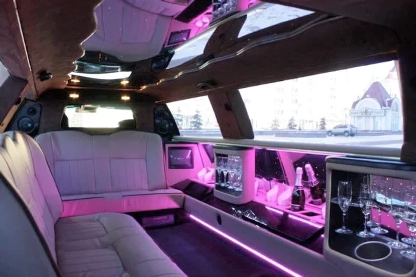 044 Лімузин на веcілля Lincoln Town Car 120 NEW