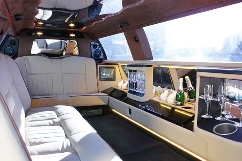 044 Лімузин на веcілля Lincoln Town Car 120 NEW