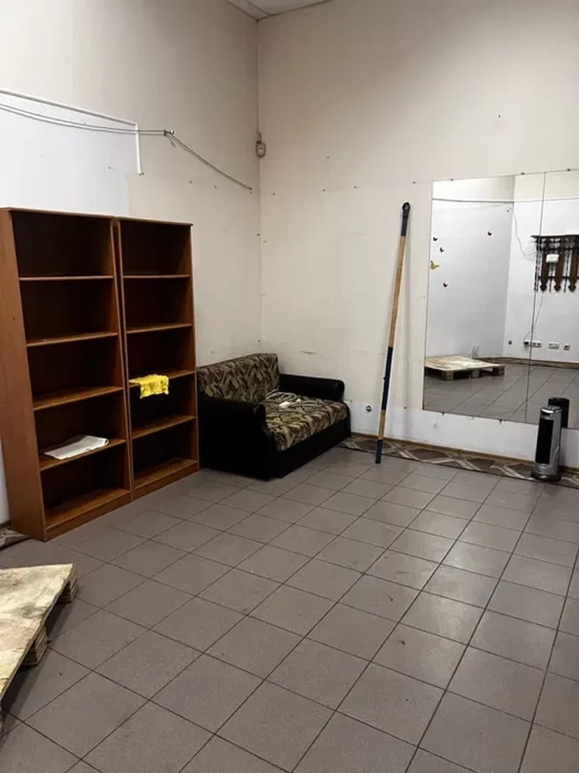 Приміщення на Люсдорській дорогі район ринку Київського таїру.