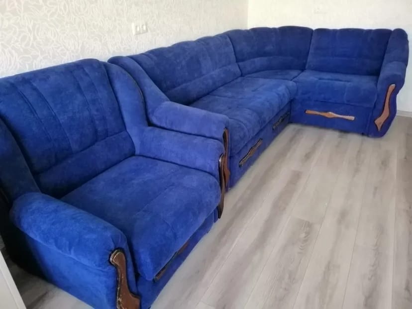 Відновлення меблів: Реставрація, ремонт каркасів, заміна оббивки.