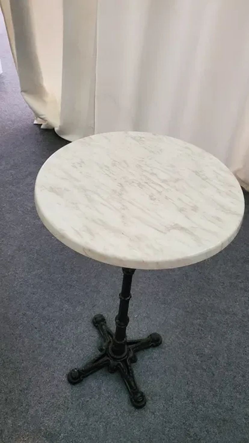 Стильні Барні Столи та Високі Коктейльні Столики для Вашого Свята під Ключ!