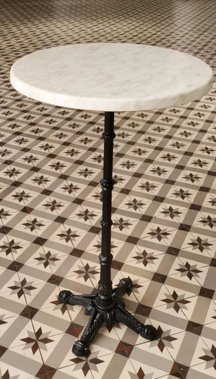 Стильні Барні Столи та Високі Коктейльні Столики для Вашого Свята під Ключ!