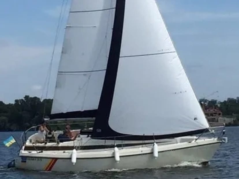 Яхта "Bavaria-29" запрошує на борт компанії до 4х осіб для відпочинку | Також пропонуємо майстер-класи з навчання яхтингу та повні курси  кермування вітрильно-моторним круїзером!