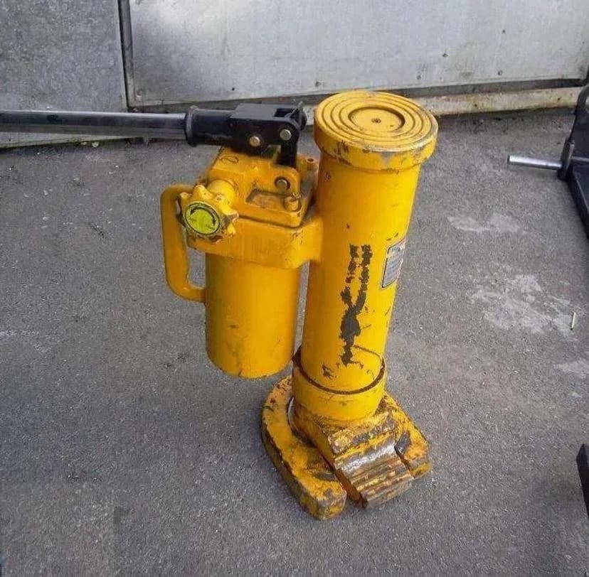 Такелажне обладнання, домкрат, ролики