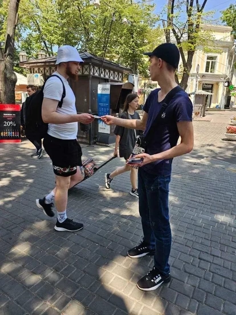 Услуги промоутеров в Одессе: качественная раздача флаеров и листовок!