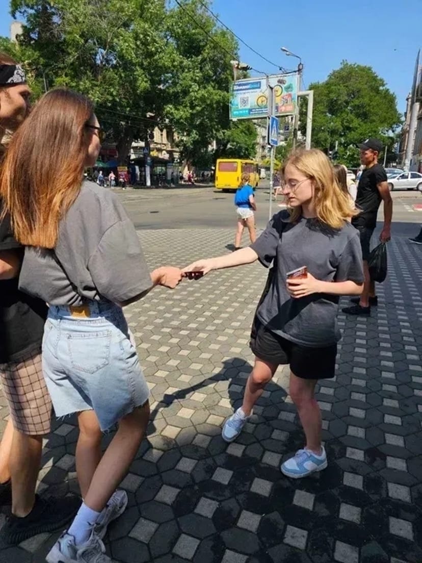 Услуги промоутеров в Одессе: качественная раздача флаеров и листовок!