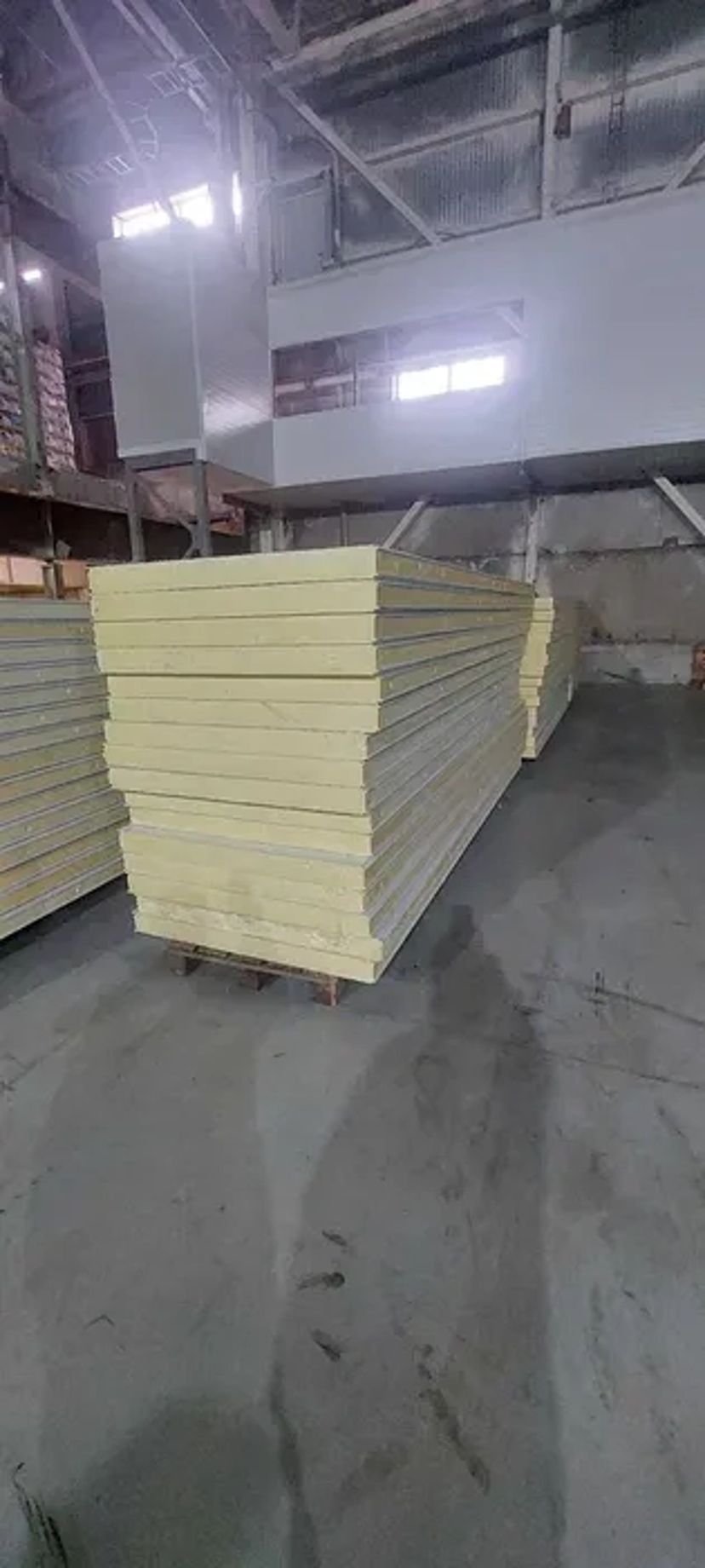 Сендвіч-панелі для монтажу холод. камер,складів,та ін. типів приміщень