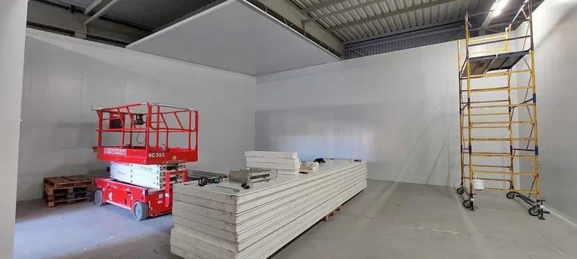 Сендвіч-панелі для монтажу холод. камер,складів,та ін. типів приміщень