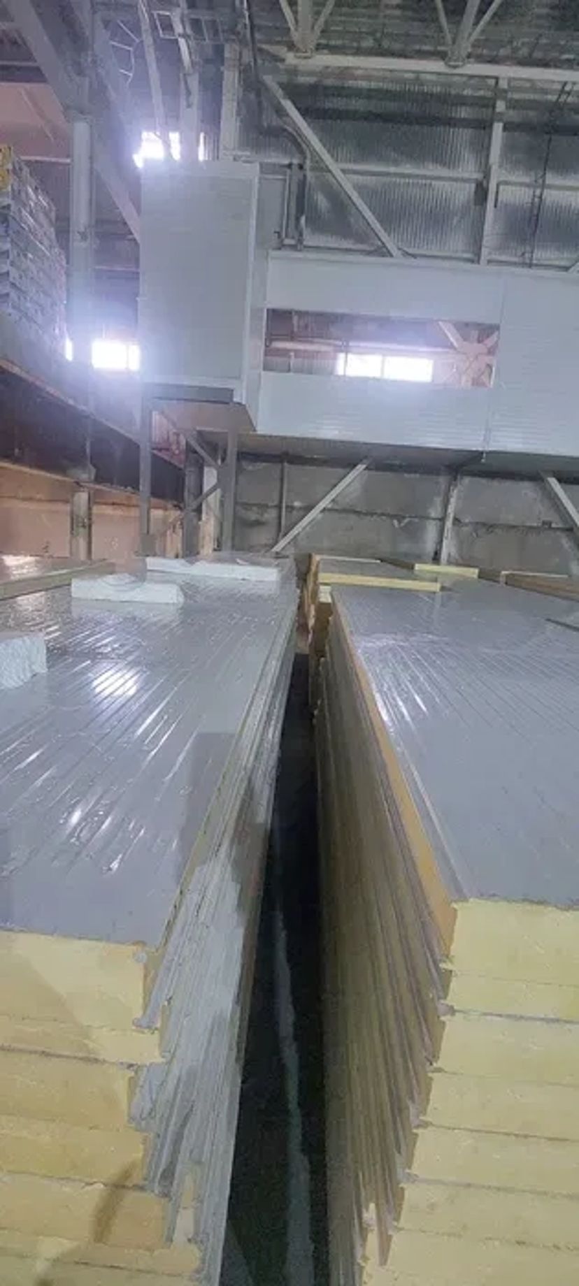 Сендвіч-панелі для монтажу холод. камер,складів,та ін. типів приміщень