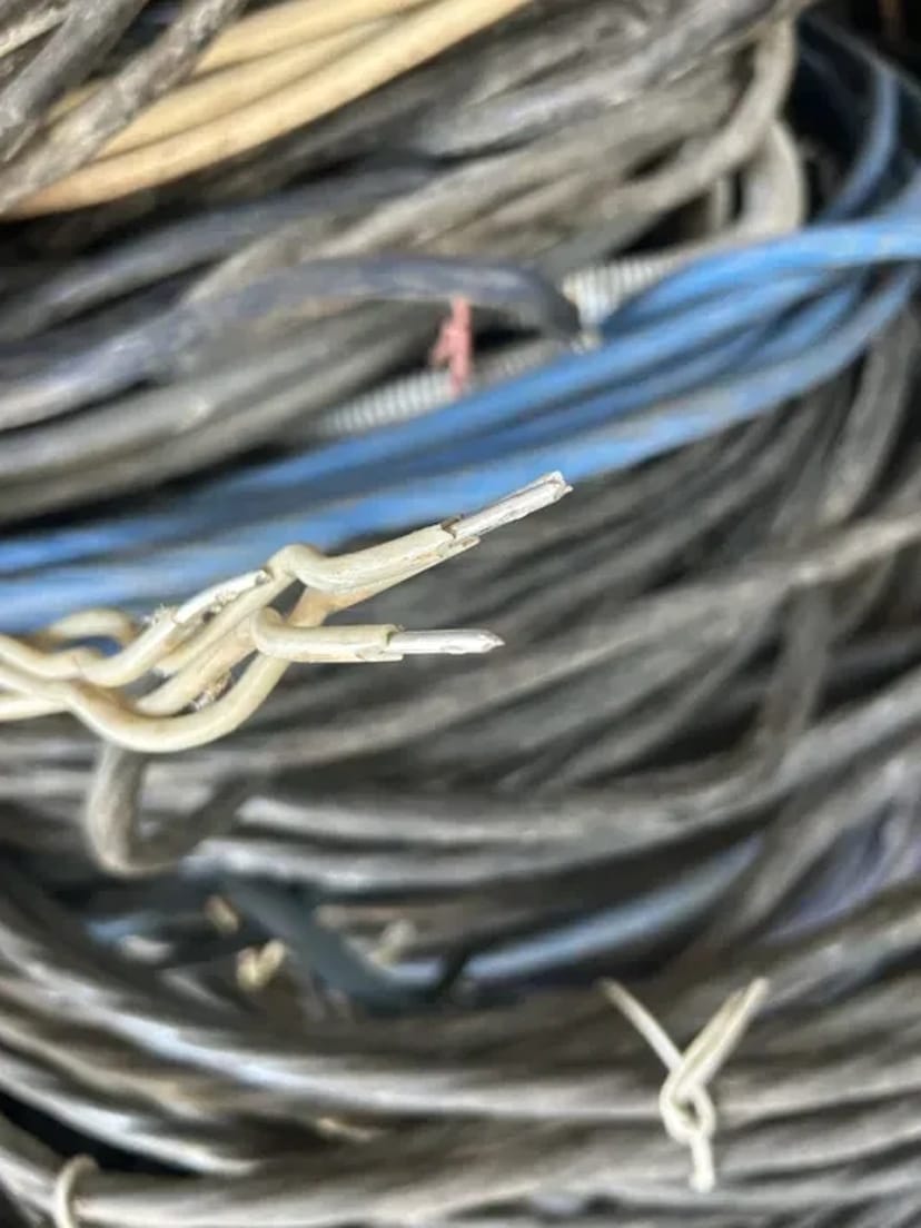 Вивіз металу міді алюмінію кабелів. Закуповуємо металобрухт по місту та району.