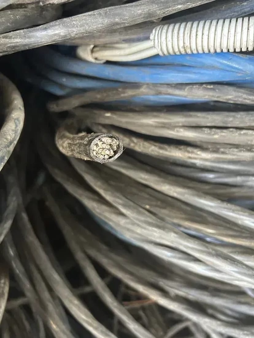 Вивіз металу міді алюмінію кабелів. Закуповуємо металобрухт по місту та району.