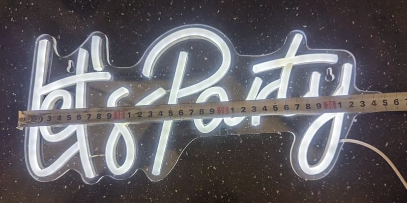 Неонова вивіска Let's Party. Яскраві фото на ваше свято