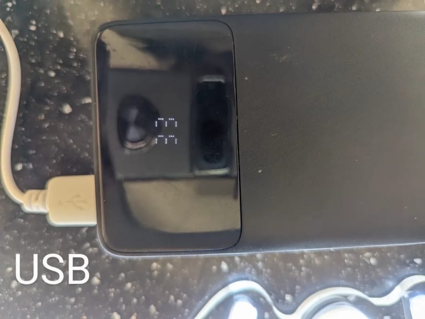 Неонова вивіска Let's Party. Яскраві фото на ваше свято