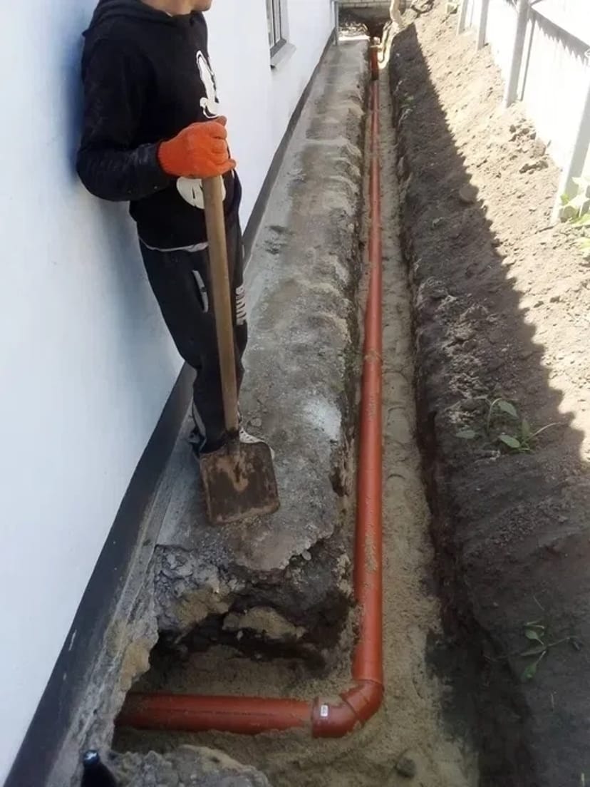 Земляные работы, копка траншей, копка септика, копка бассейна под воду, септик под ключ, копка выгребных и сливных ям под ключ, земляні роботи під ключ