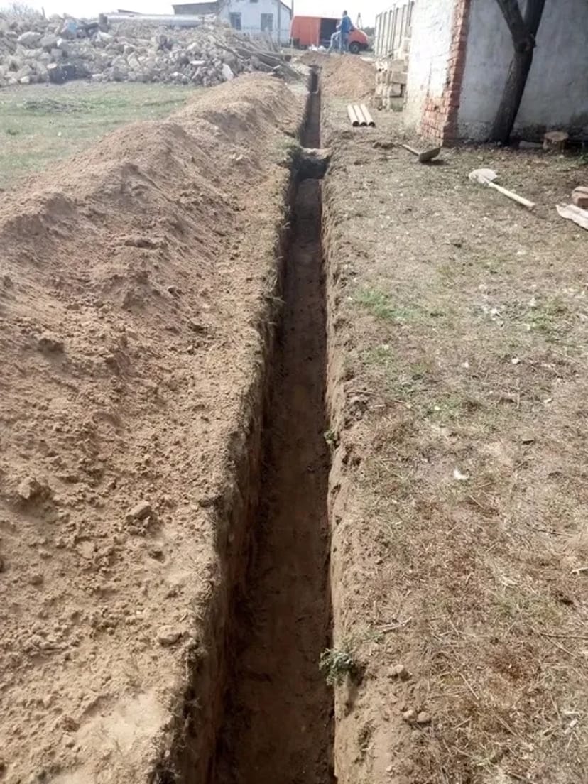 Земляные работы, копка траншей, копка септика, копка бассейна под воду, септик под ключ, копка выгребных и сливных ям под ключ, земляні роботи під ключ