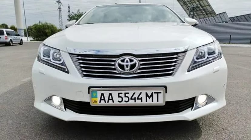 152 Toyota Camry V50 біла авто на весілля 