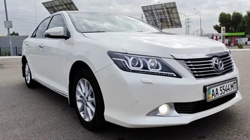 152 Toyota Camry V50 біла авто на весілля 