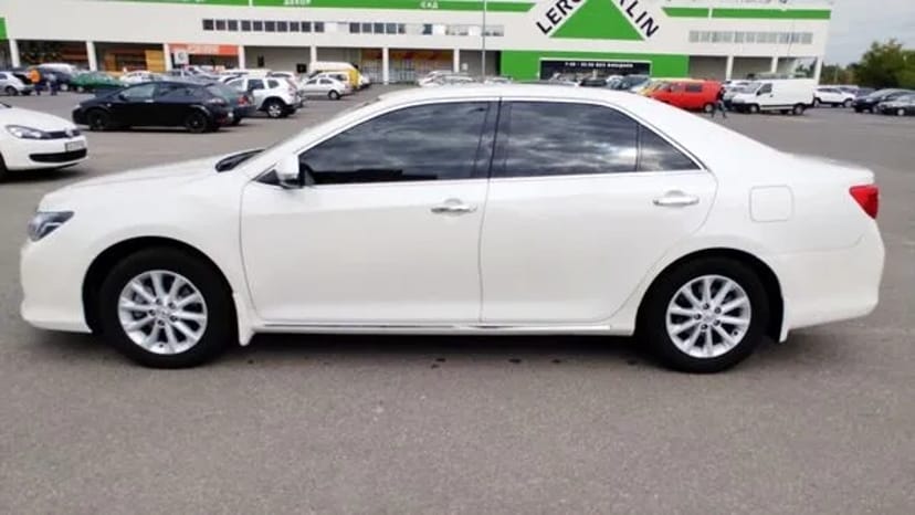 152 Toyota Camry V50 біла авто на весілля 